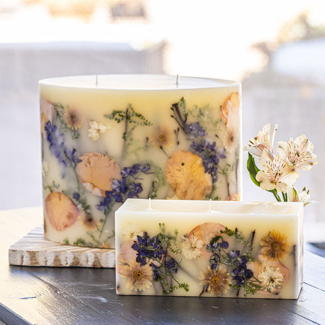 Centerpiece Botanical Candle - Vanilla Rain